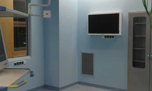 Monitor 40" na salę operacyjną - producent Ultra-Viol