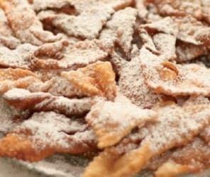 chrusty - przysmak w Tłusty Czwartek